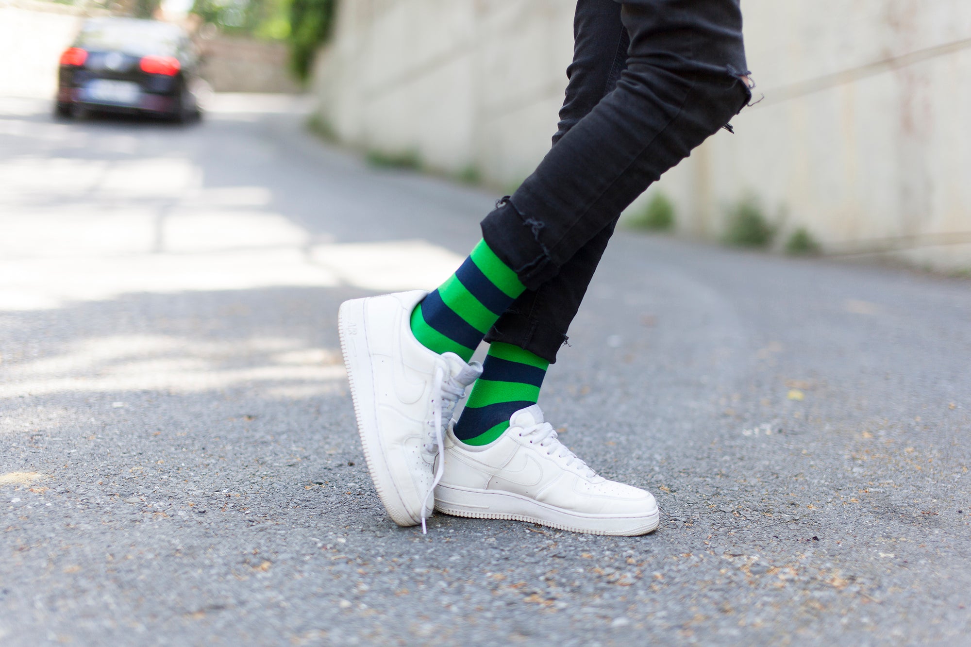 HOW TO STYLE CREW SOCKS WITH SNEAKERS - YouTube